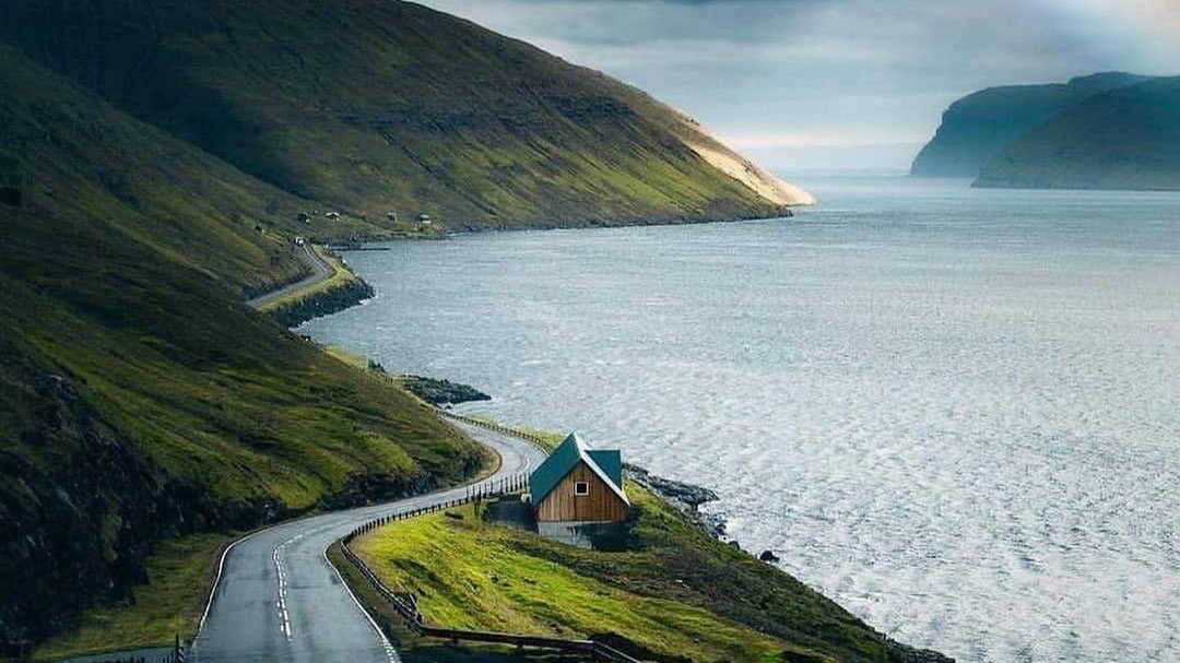 Halfway between Norway and Iceland by @patheight