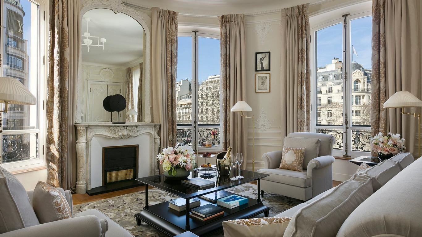 Barrière Le Fouquet's Room by © Hôtel Barrière Le Fouquet